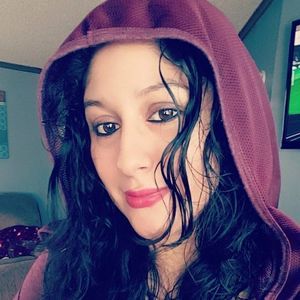 Meet your Posher, Yecenia